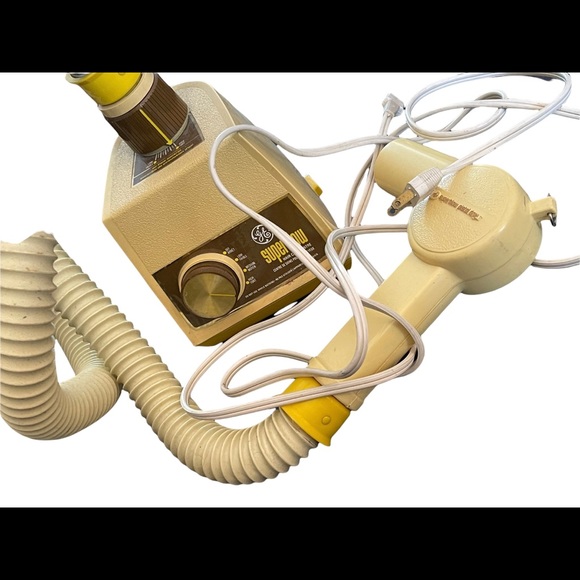 Vintage 1970s GE Superblow Pistol blow dryer with multiple settings. 💗 - Picture 10 of 10